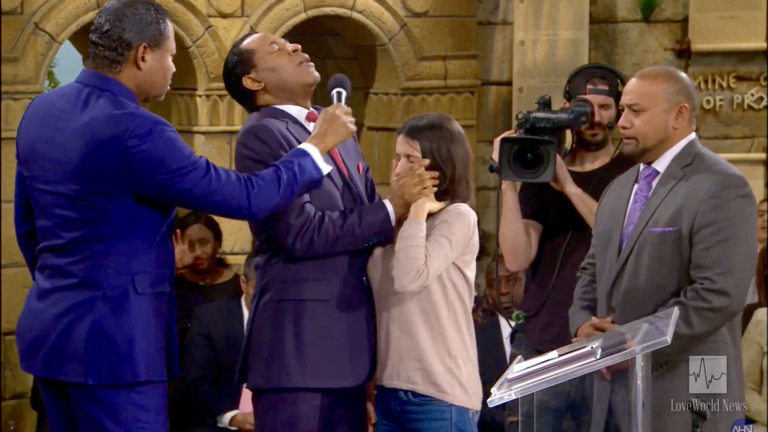 Miraculous Manifestations as Pastor Chris Ministers LIVE in Global Telecast